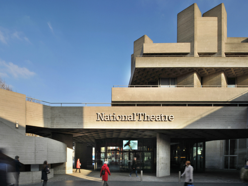 Behind the curtain: parliamentarians visit National Theatre